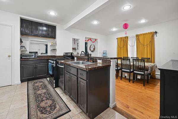 13 Herbert AVE, Port Washington, NY 11050