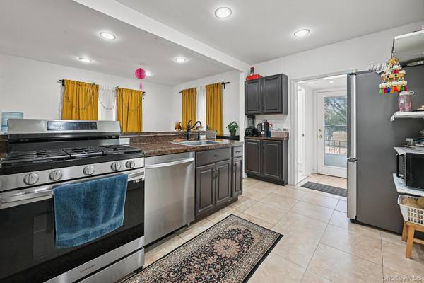 13 Herbert AVE, Port Washington, NY 11050