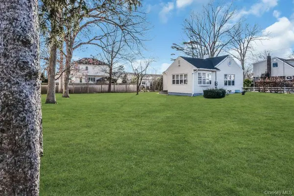 252 Toronto AVE, Massapequa, NY 11758