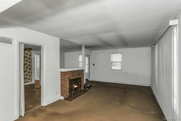 252 Toronto AVE, Massapequa, NY 11758