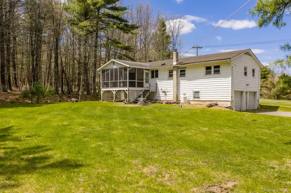 87 Airport RD, Eldred, NY 12732