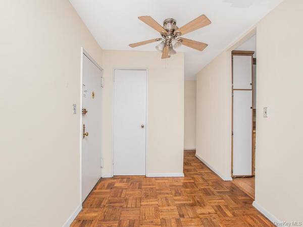 365 Bronx River RD #2C, Yonkers, NY 10704