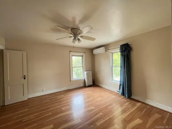 8517 115th ST, Richmond Hill, NY 11418