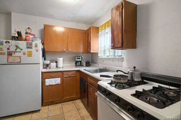 576 Barbey ST, Brooklyn, NY 11207