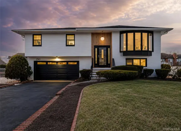 230 Sequams Lane CTR, West Islip, NY 11795