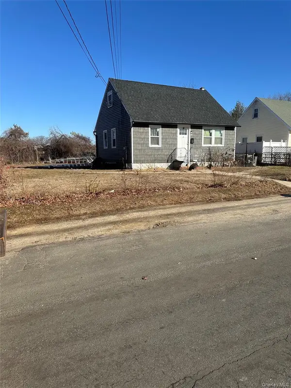 49 Davidson ST, Wyandanch, NY 11798