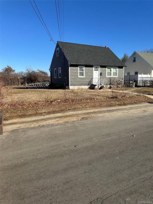 49 Davidson ST, Wyandanch, NY 11798