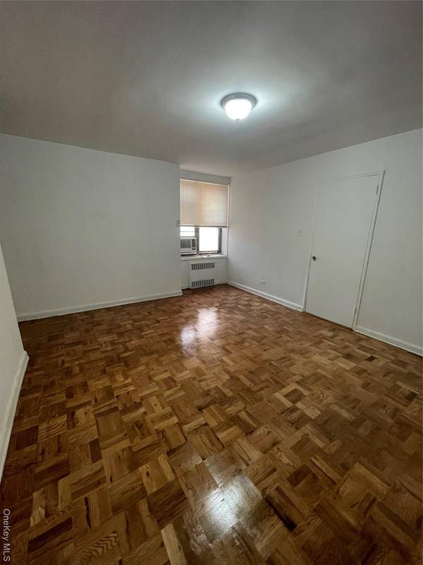 83-40 Austin ST #2 j, Kew Gardens, NY 11415