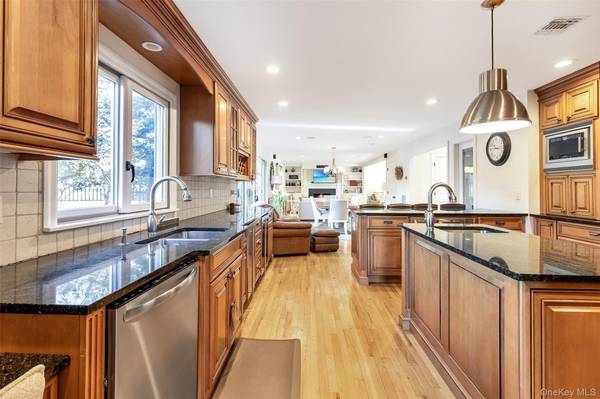 435 Luptons Point RD, Mattituck, NY 11952