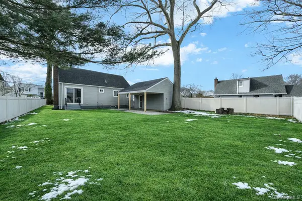 450 Rhodes LN, West Hempstead, NY 11552