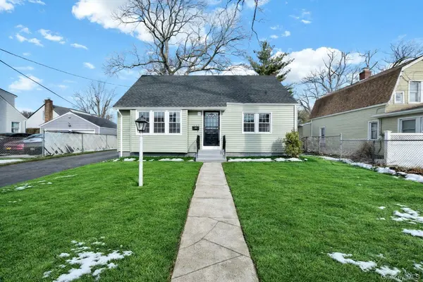 450 Rhodes LN, West Hempstead, NY 11552
