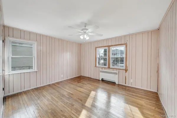450 Rhodes LN, West Hempstead, NY 11552