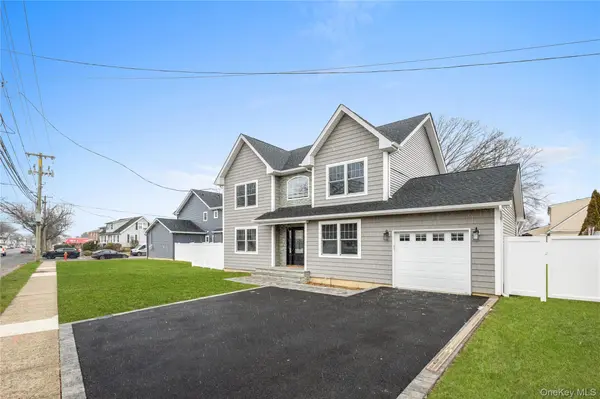 961 N Broadway, Massapequa, NY 11758