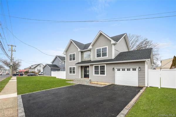 961 N Broadway, Massapequa, NY 11758