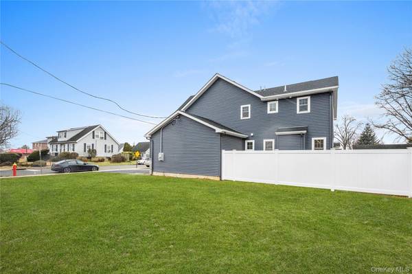 199 N Elm ST, Massapequa, NY 11758
