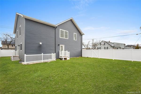 199 N Elm ST, Massapequa, NY 11758