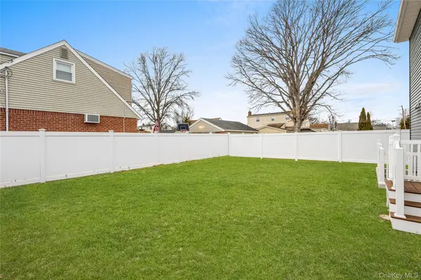 199 N Elm ST, Massapequa, NY 11758