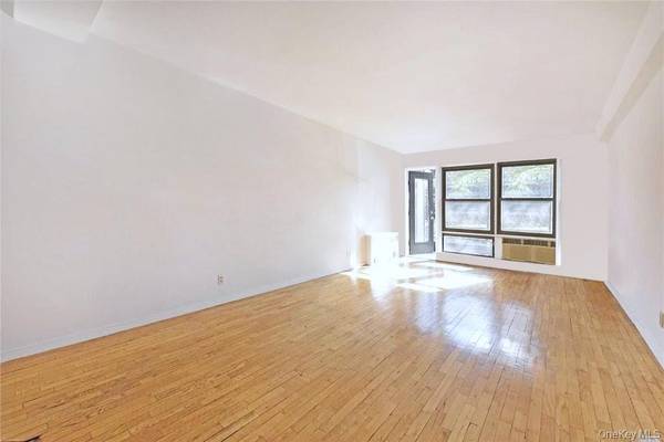 15 HILL PARK AVE #1-L, Great Neck Plaza, NY 11021