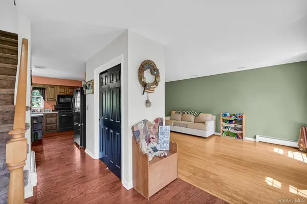 28 Brady RD, Warwick, NY 10990