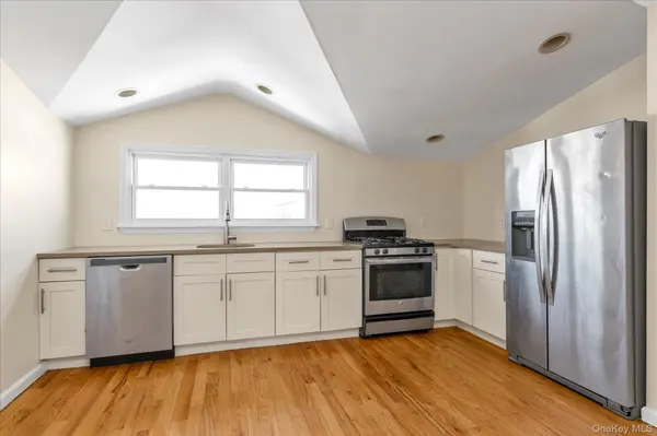 45-32 Utopia Pkwy, Flushing, NY 11358