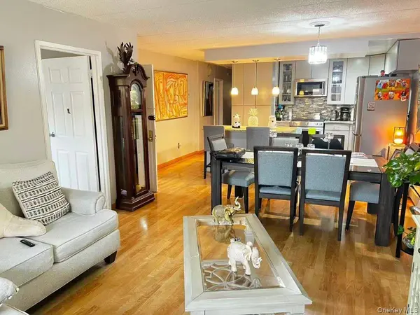 75-22 Parsons BLVD #D3, Fresh Meadows, NY 11366