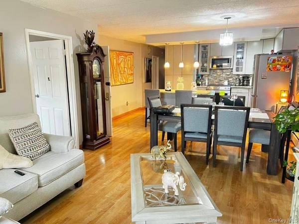 75-22 Parsons BLVD #D3, Fresh Meadows, NY 11366