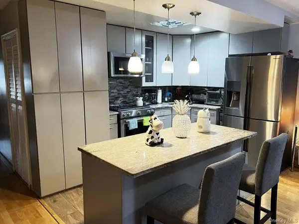 75-22 Parsons BLVD #D3, Fresh Meadows, NY 11366