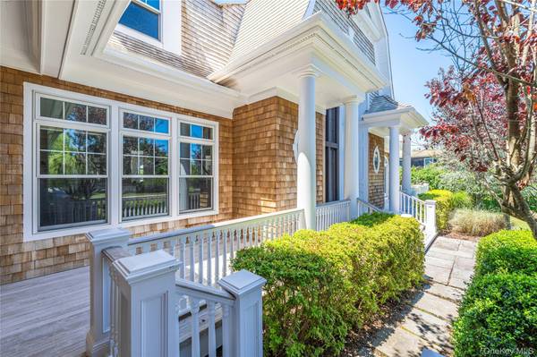 101 Jessup LN, Westhampton Beach, NY 11978