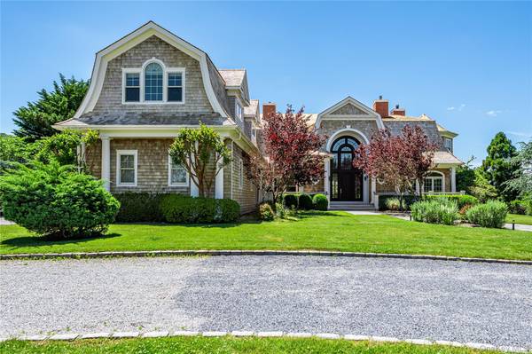 101 Jessup LN, Westhampton Beach, NY 11978