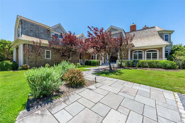 101 Jessup LN, Westhampton Beach, NY 11978