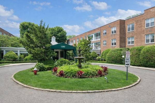 1390 Broadway #228, Hewlett, NY 11557