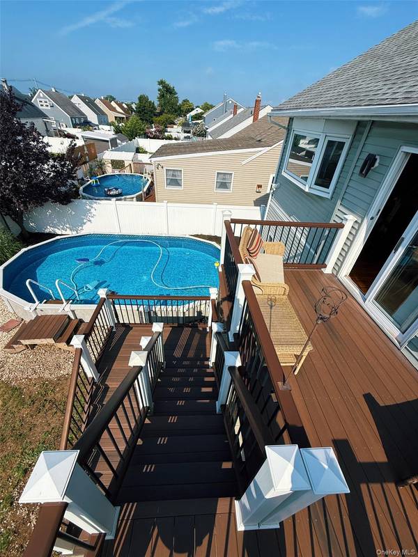 22 Wilshire CT, Freeport, NY 11520