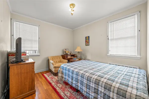 8218 258th ST, Floral Park, NY 11004