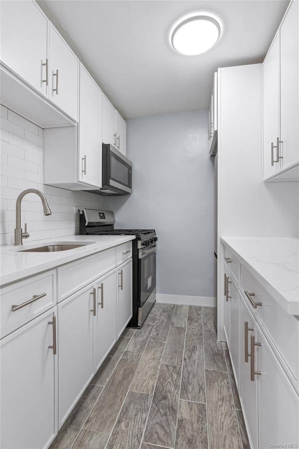 5015 39th ST #1F, Sunnyside, NY 11104