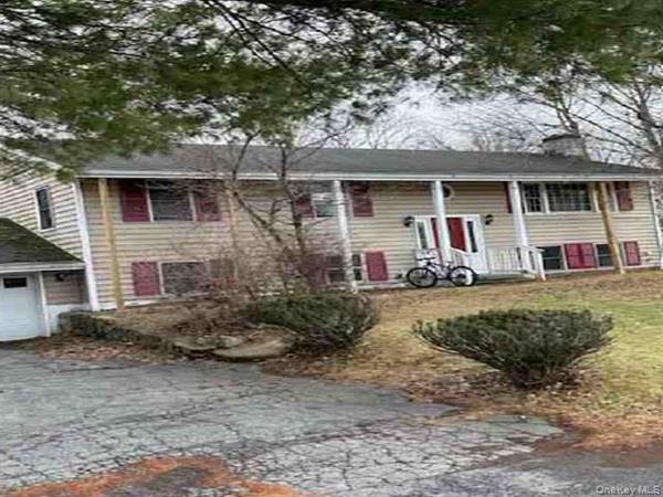 34 Brookland Farms RD, Poughkeepsie, NY 12601