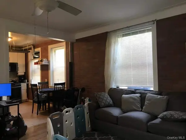 61-40 Saunders ST #C5, Rego Park, NY 11374