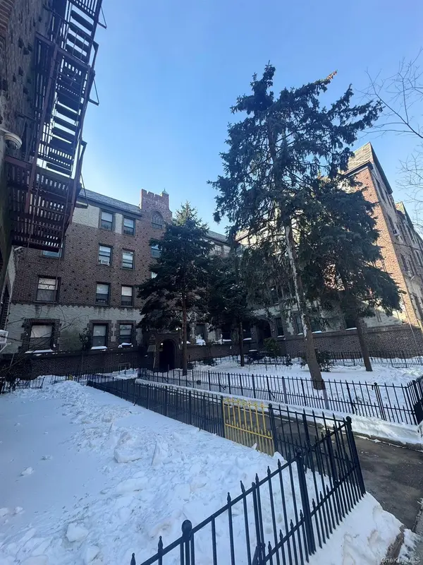 61-40 Saunders ST #C5, Rego Park, NY 11374