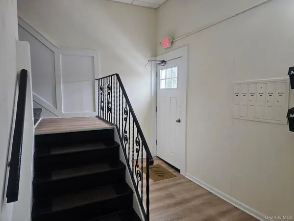 2 Somerset AVE #Apt #3, East Islip, NY 11730