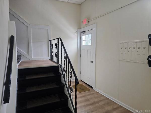 2 Somerset AVE #Apt #3, East Islip, NY 11730