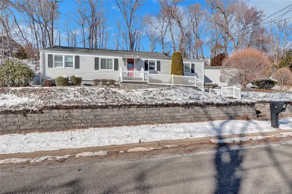81 Oakside RD, Smithtown, NY 11787