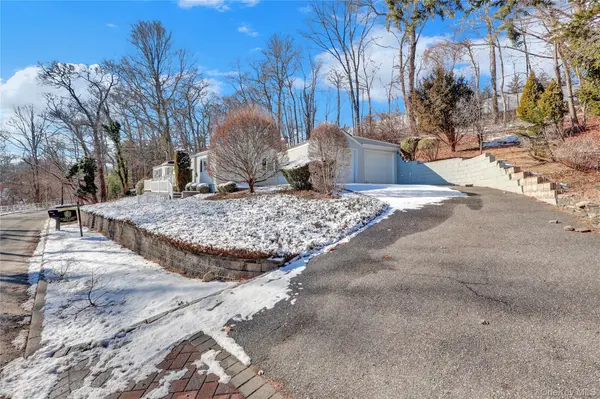 81 Oakside RD, Smithtown, NY 11787