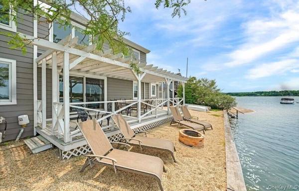 286 Towd Point RD, Southampton, NY 11968