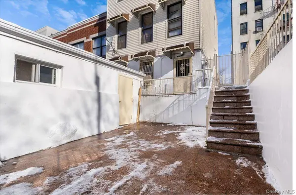 877 Hornaday PL, Bronx, NY 10460