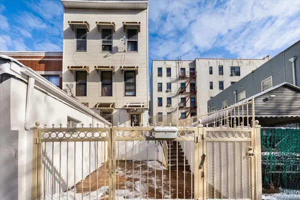 877 Hornaday PL, Bronx, NY 10460