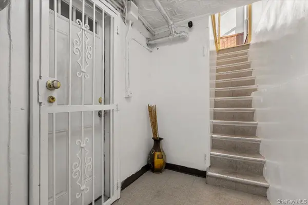 877 Hornaday PL, Bronx, NY 10460