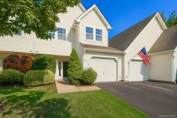 139 Erin LN, East Setauket, NY 11733