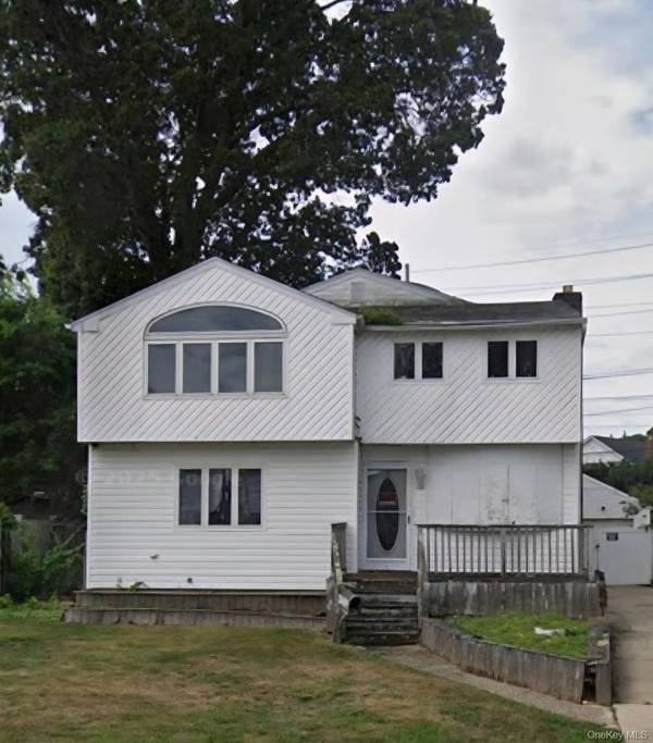 2434 Martin AVE, Bellmore, NY 11710