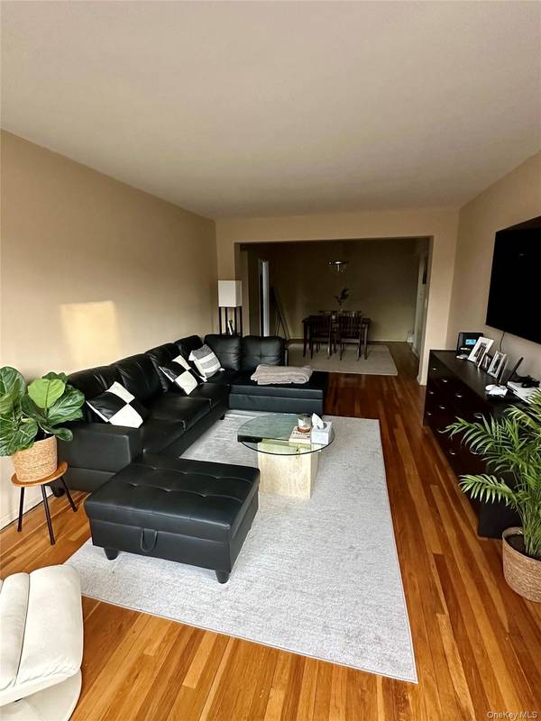 2 Windsor TER #4C, White Plains, NY 10601