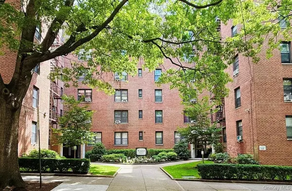 2 Windsor TER #4C, White Plains, NY 10601