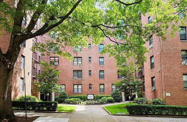2 Windsor TER #4C, White Plains, NY 10601